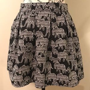 Aeropostale • Black and White Elephant Mini Skirt